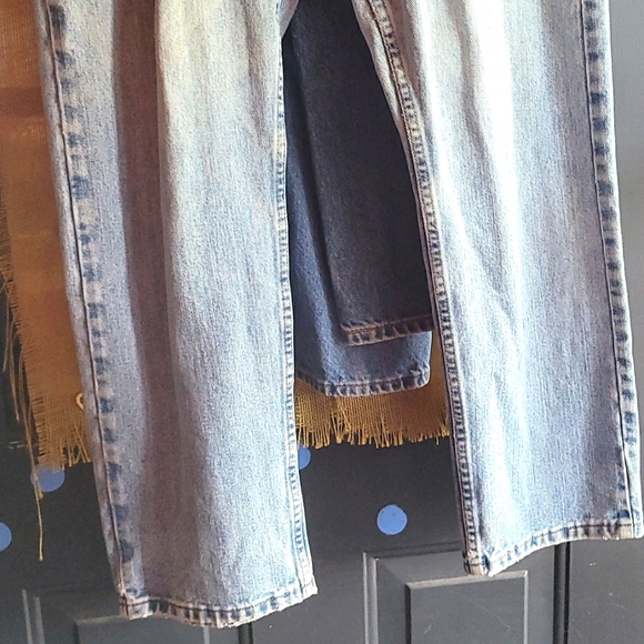 Cool pair Wranglers. Relaxed. - Picture 2 of 5